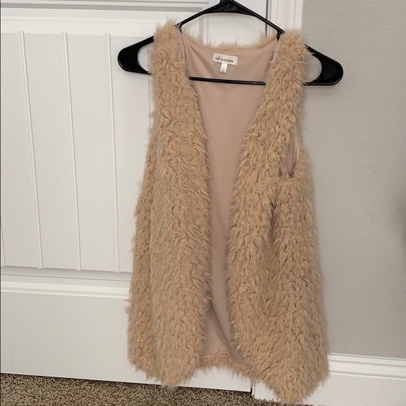 Vest - Picture 1 of 3